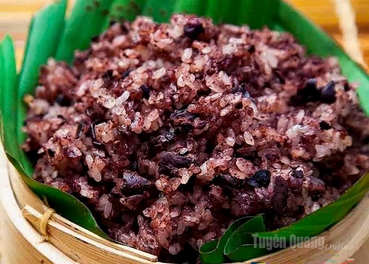 Black canarium sticky rice.