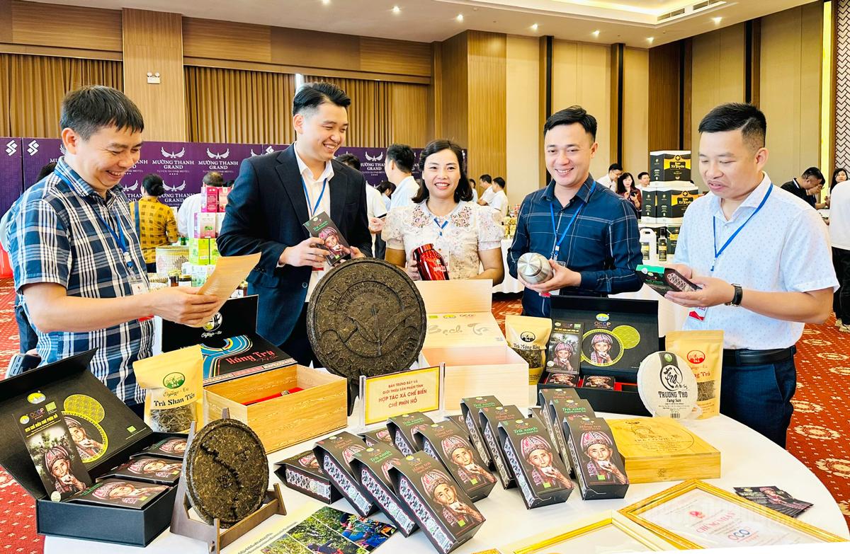 Các sản phẩm chè của Hợp tác xã Chế biến chè Phìn Hồ được đầu tư xây dựng thương hiệu, đăng ký bảo hộ nhãn hiệu và truy xuất nguồn gốc, tạo niềm tin cho người tiêu dùng.