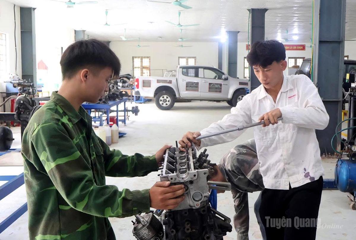 Trường Cao đẳng Tuyên Quang đào tạo các nghề theo địa chỉ, phục vụ nhu cầu thị trường lao động.