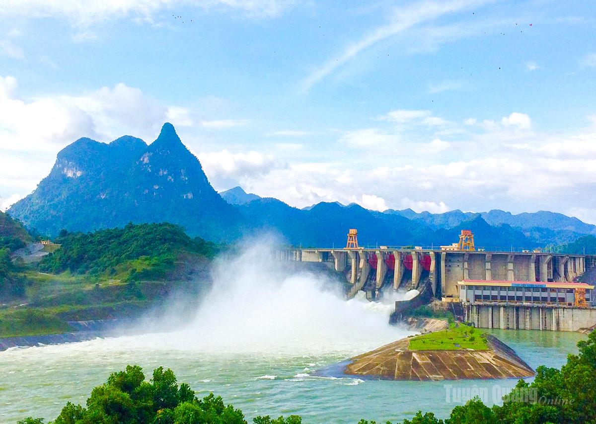 Hồ Thủy điện Tuyên Quang thực hiện xả lũ, đảm bảo an toàn quy trình vận hành trước mùa mưa bão.