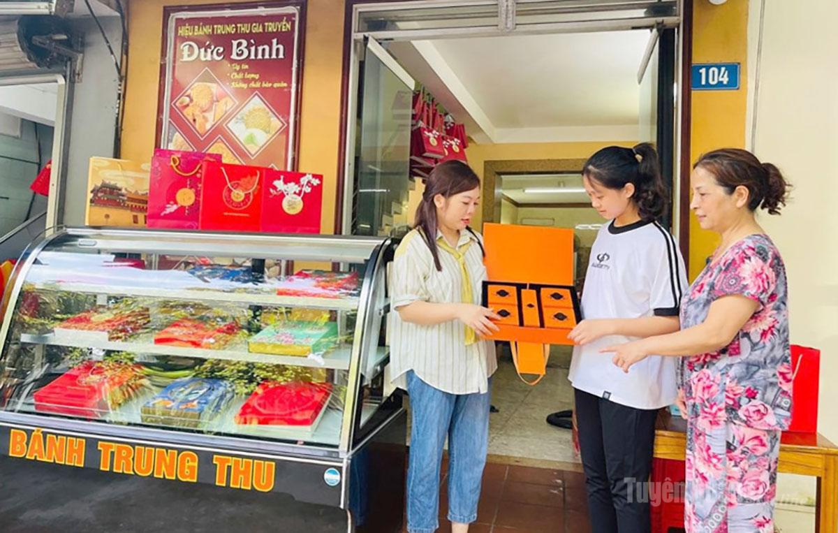 Tiệm bánh Trung thu Đức Bình, phường Minh Xuân thu hút khách nhờ chất lượng thơm ngon, đặc biệt.