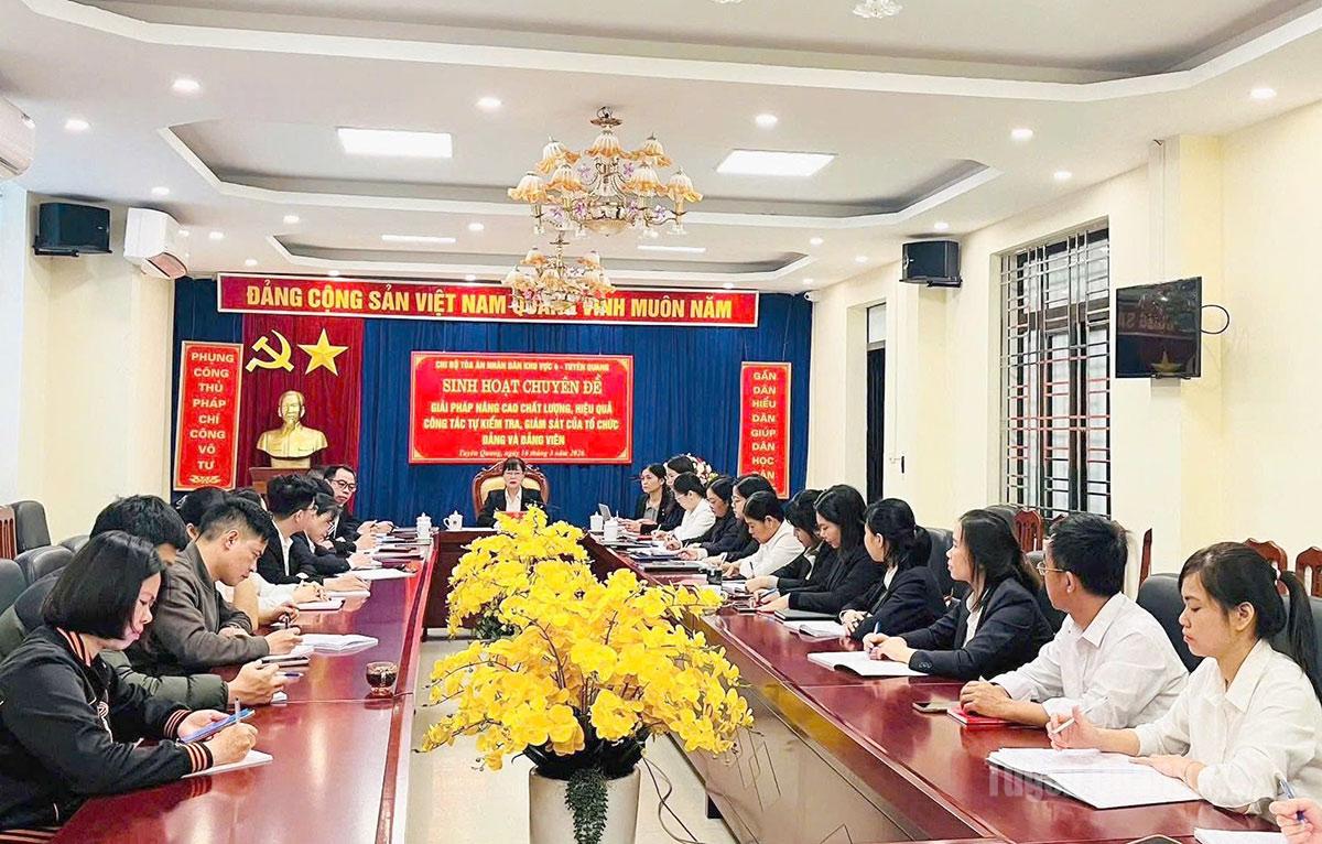 Chi bộ Tòa án nhân dân khu vực 4, thuộc Đảng bộ TAND tỉnh sinh hoạt chuyên đề: “Giải pháp nâng cao chất lượng, hiệu quả công tác tự kiểm tra, giám sát của tổ chức Đảng và đảng viên”.