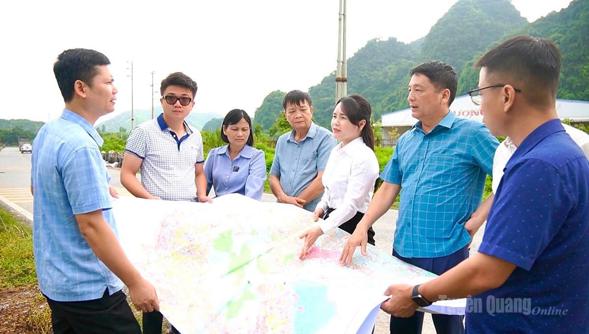 Lãnh đạo xã Sơn Dương kiểm tra công tác giải phóng mặt bằng làm Cụm công nghiệp Phúc Ứng 2, 3.