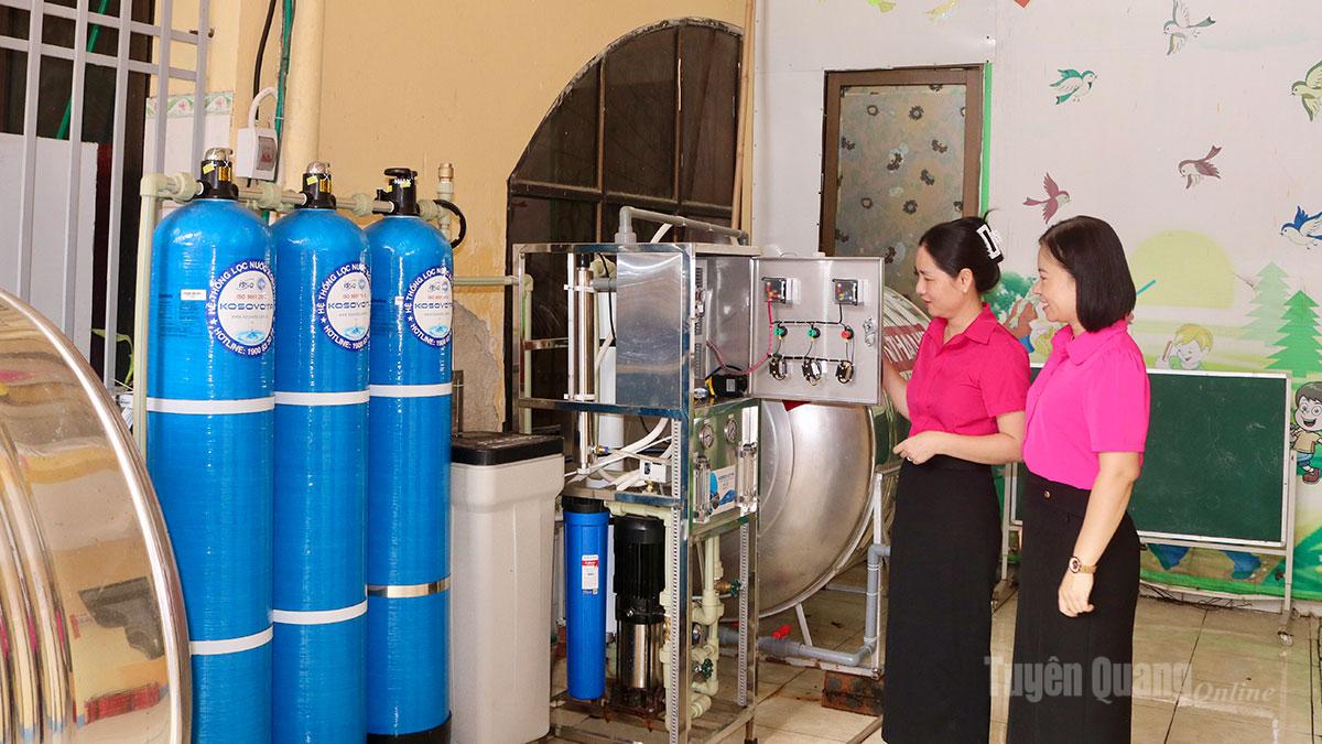 Hệ thống lọc nước tại Trường Mầm non Hoa Hồng, phường Hà Giang 2 phục vụ nhu cầu sử dụng nước hằng ngày của trẻ và công tác chế biến, sinh hoạt tại trường.