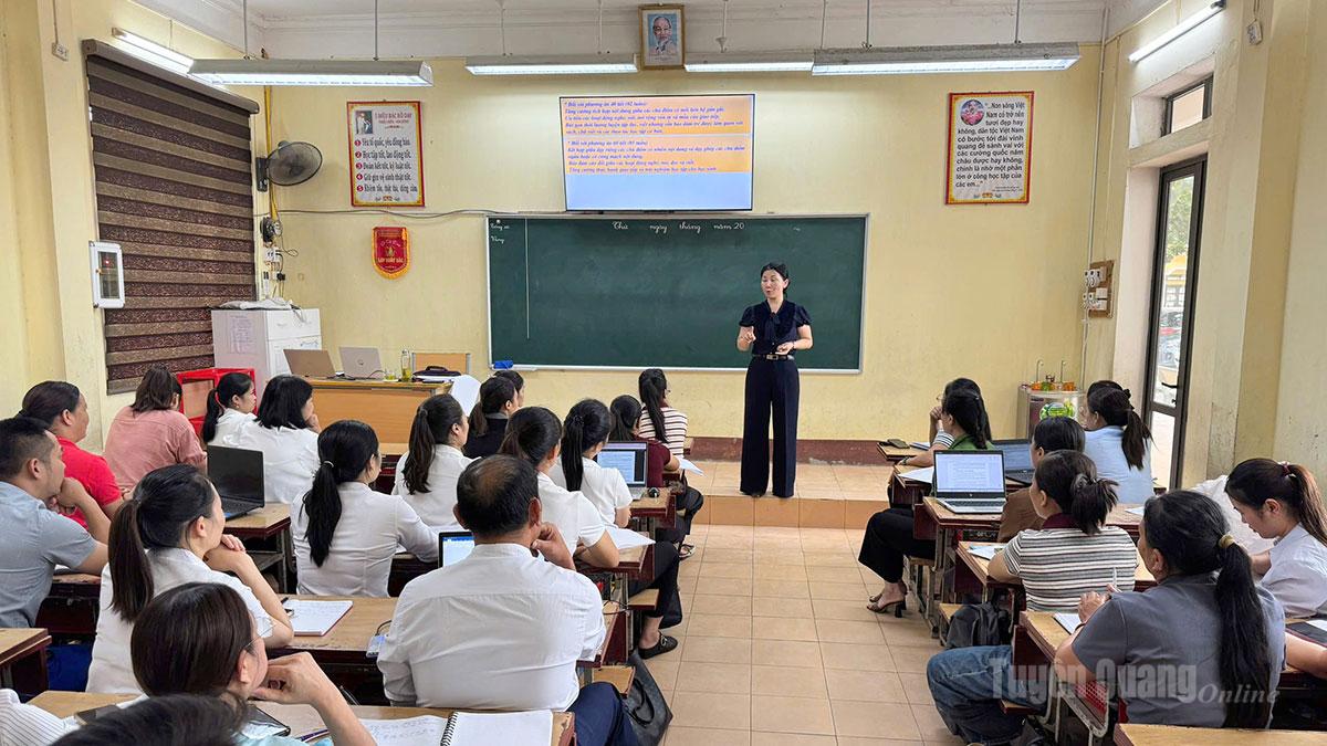 Sở Giáo dục và Đào tạo tổ chức tập huấn chuyên môn cho giáo viên các trường tiểu học trên địa bàn tỉnh.