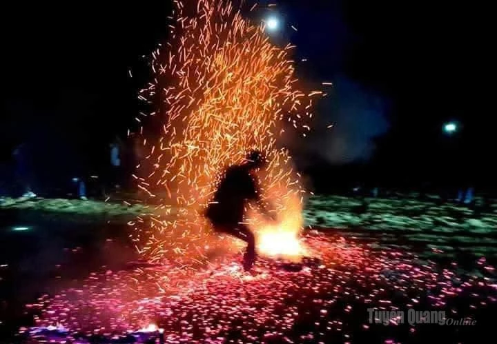 The Red Dao Fire Dance Festival is an attractive tourism product in Nam Hong.