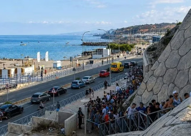 Migrants cross illegally into Ceuta, Spains autonomous territory in North Africa, on July 30, 2026. (Photo: Xinhua)