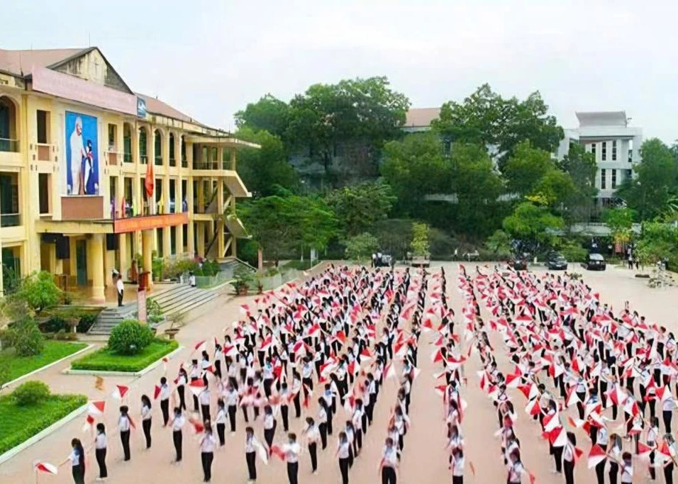 Students take part in a mid-morning physical exercise session at Le Quy Don Secondary School, Minh Xuan Ward.