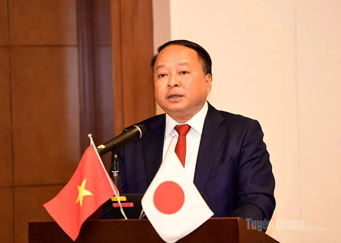Phan Huy Ngoc, Deputy Secretary of the Provincial Party Committee and Chairman of the Provincial People’s Committee, speaks at the forum.