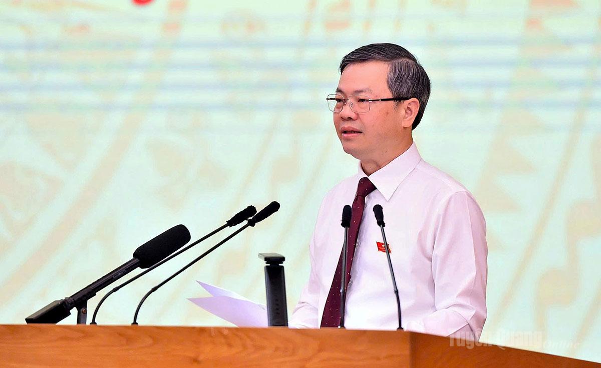 Đồng chí Chủ tịch HĐND tỉnh Nguyễn Văn Sơn phát biểu khai mạc kỳ họp.