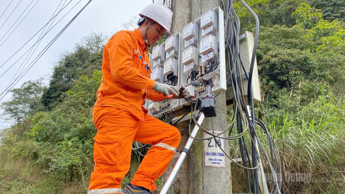 Tỷ lệ lắp đặt công tơ điện tử trên địa bàn tỉnh đạt 100%, giúp minh bạch chỉ số đo đếm điện năng.