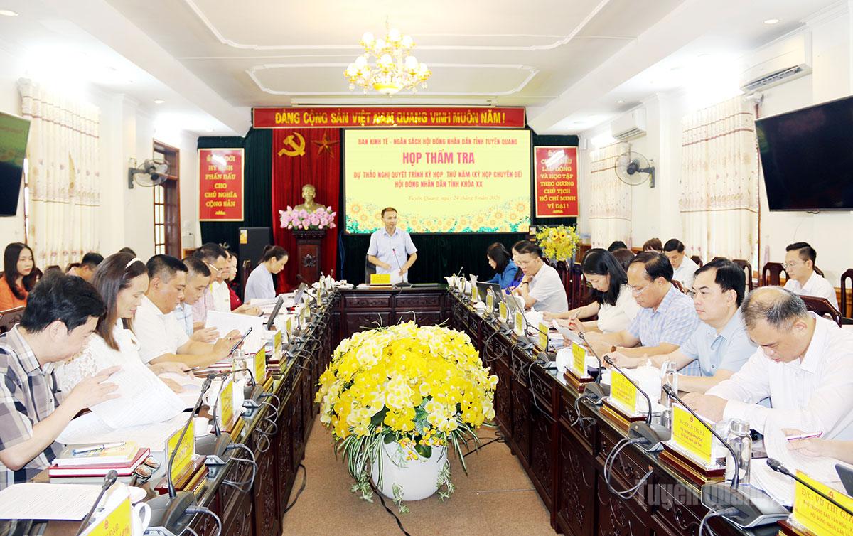 Quang cảnh cuộc họp.