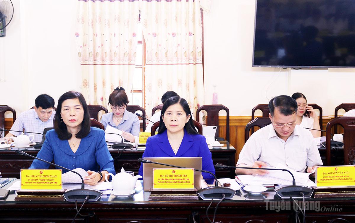 Các đồng chí Thường trực HĐND tỉnh dự họp.