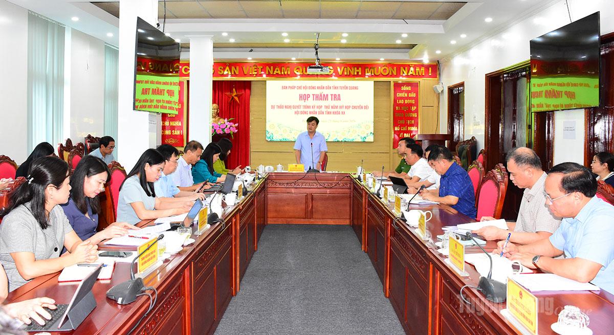 Các đại biểu dự cuộc họp.