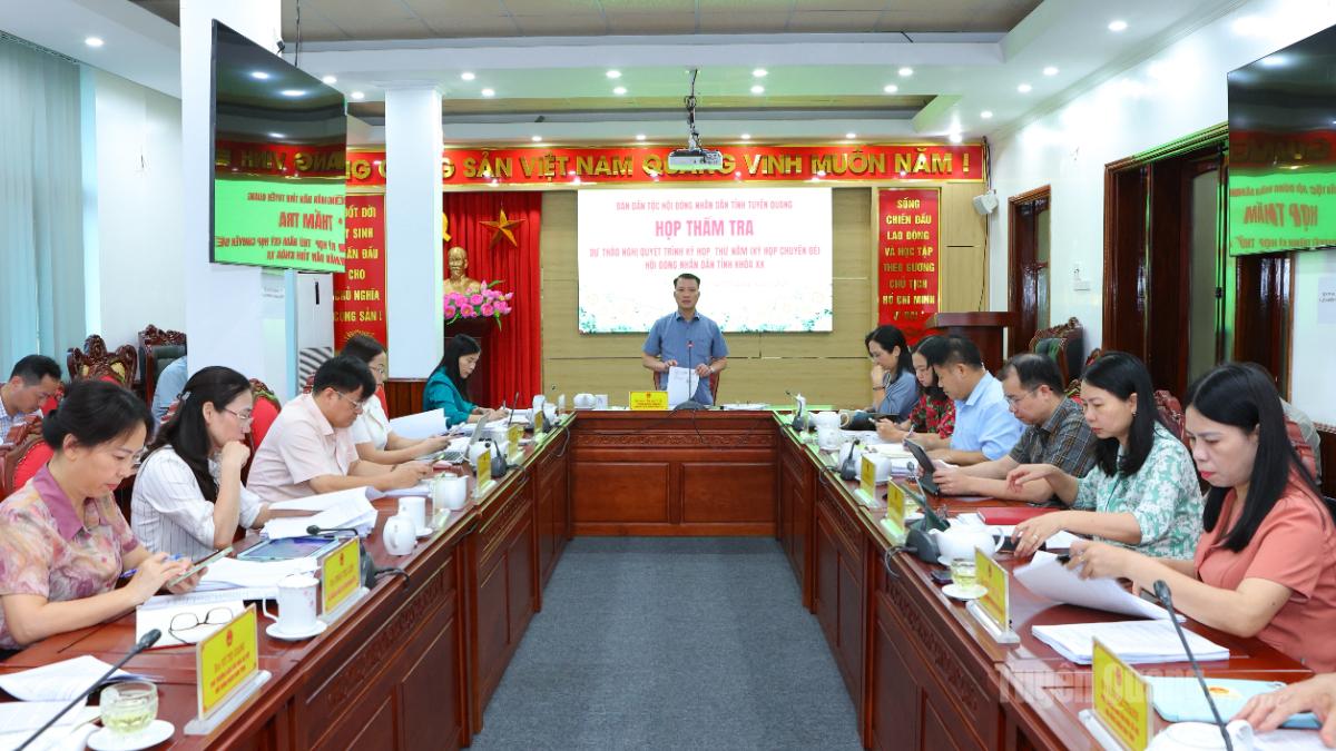Lãnh đạo Ban Dân tộc HĐND tỉnh chủ trì cuộc họp.