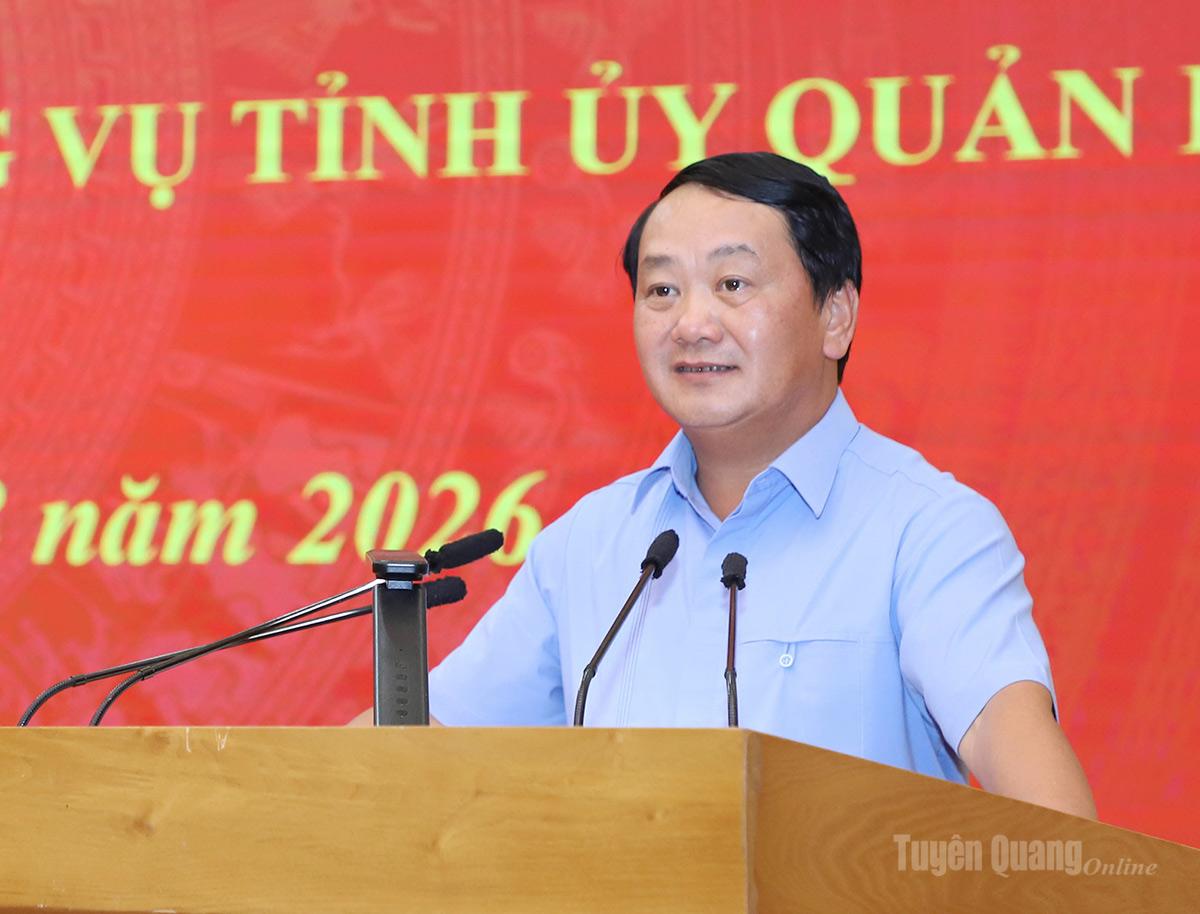 Bí thư Tỉnh ủy Hầu A Lềnh phát biểu tại buổi gặp mặt.