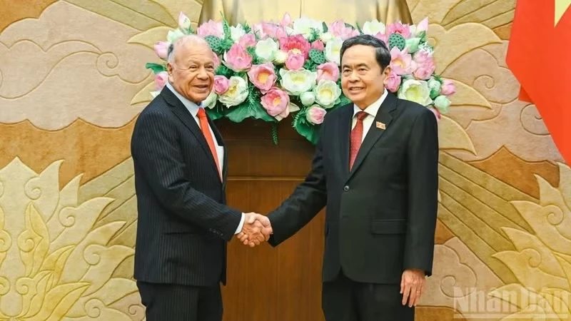 President of the National Assembly Tran Thanh Man (right) and Alberto Anaya Gutierrez, General Secretary of the Mexican Labour Party (PT), at their meeting in Ha Noi on August 17 (Photo: nhandan.vn)