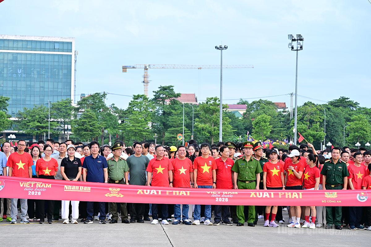 Các đại biểu chuẩn bị xuất phát.