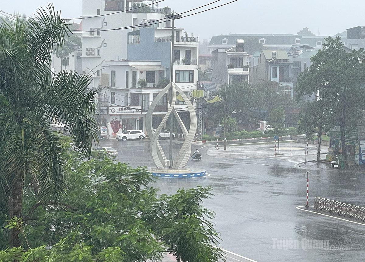 Mưa lớn tại trung tâm tỉnh Tuyên Quang, sáng 14/8.