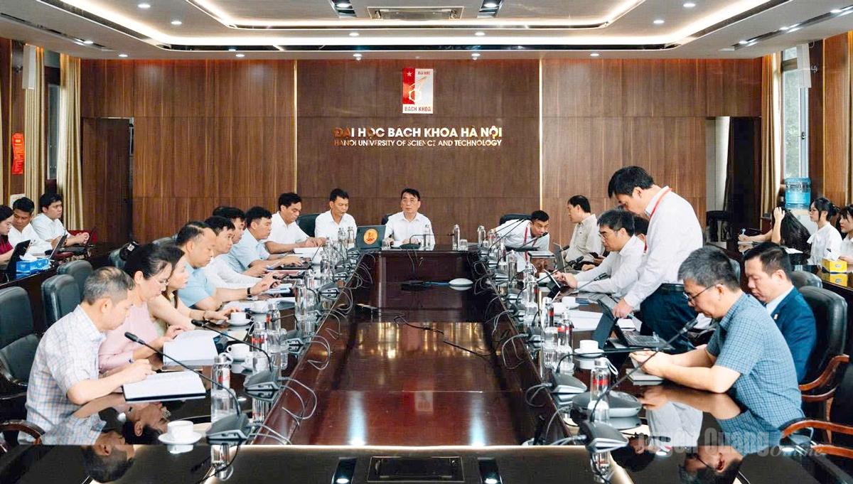 Quang cảnh buổi làm việc.