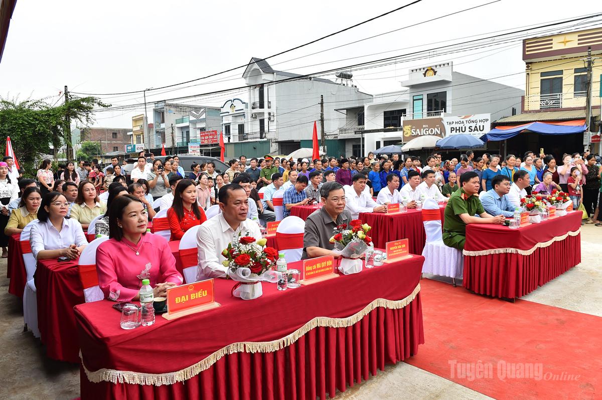 Chủ tịch HĐND tỉnh Nguyễn Văn Sơn dự khai trương “Chợ phiên, chợ số” xã Hồng Thái