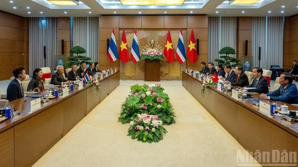 Chủ tịch Quốc hội Trần Thanh Mẫn hội đ&agrave;m với Chủ tịch Quốc hội ki&ecirc;m Chủ tịch Hạ viện Vương quốc Th&aacute;i Lan Sophon Zaram
