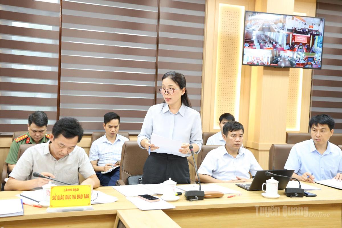 Lãnh đạo Sở Giáo dục và Đào tạo báo cáo công tác chuẩn bị cho năm học mới 2026-2027.