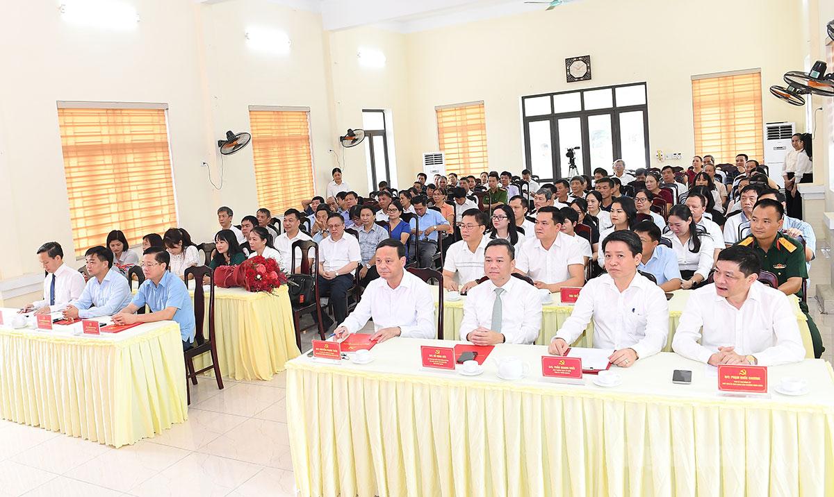 Các đại biểu dự hội nghị.