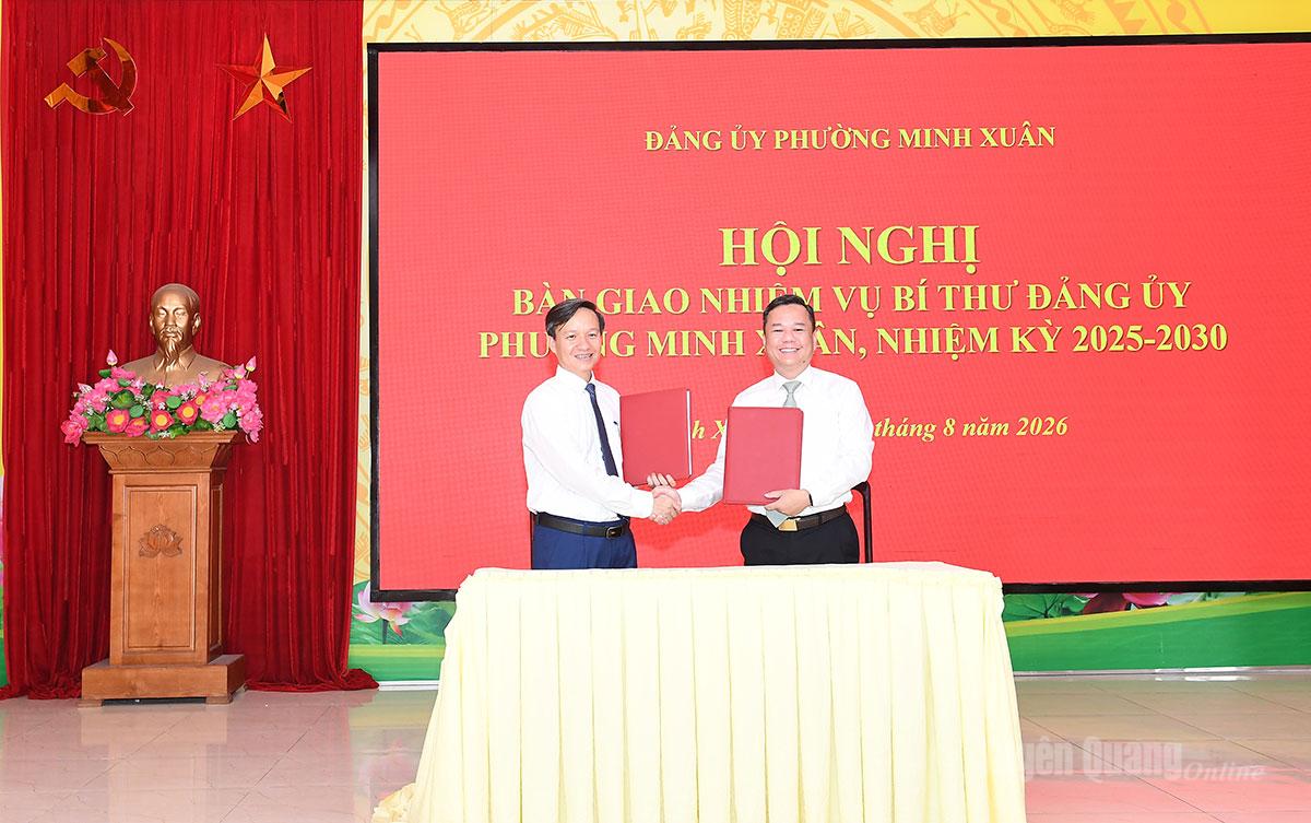 Hội nghị bàn giao nhiệm vụ Bí thư Đảng ủy phường Minh Xuân nhiệm kỳ 2025-2030.
