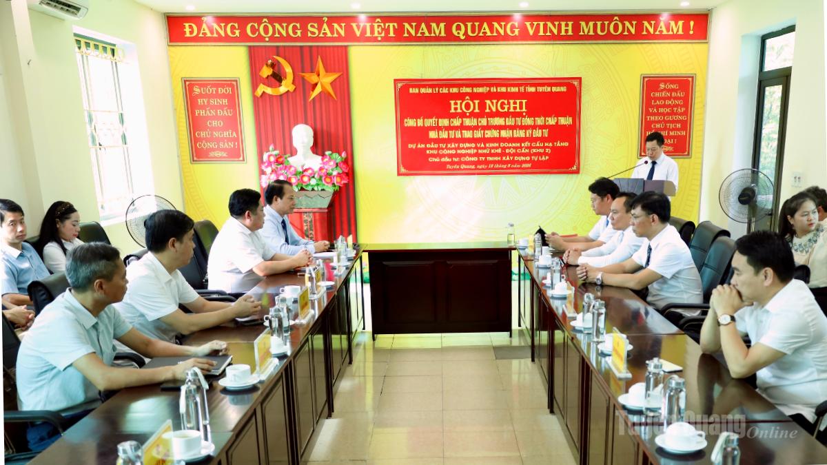 Toàn cảnh hội nghị.