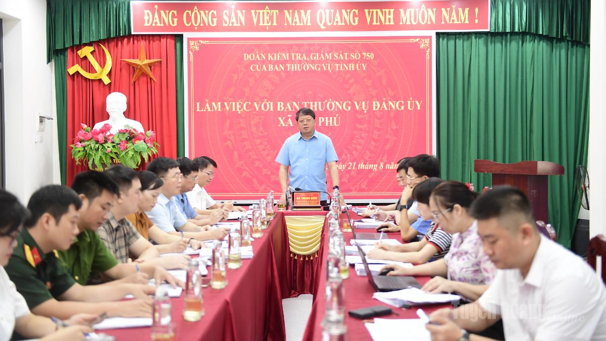 Đồng chí Hà Trung Kiên, Ủy viên BTV Tỉnh ủy, Phó Chủ tịch Thường trực Uỷ ban MTTQ Việt Nam tỉnh, Trưởng đoàn công tác phát biểu kết luận tại buổi làm việc với xã Tri Phú.