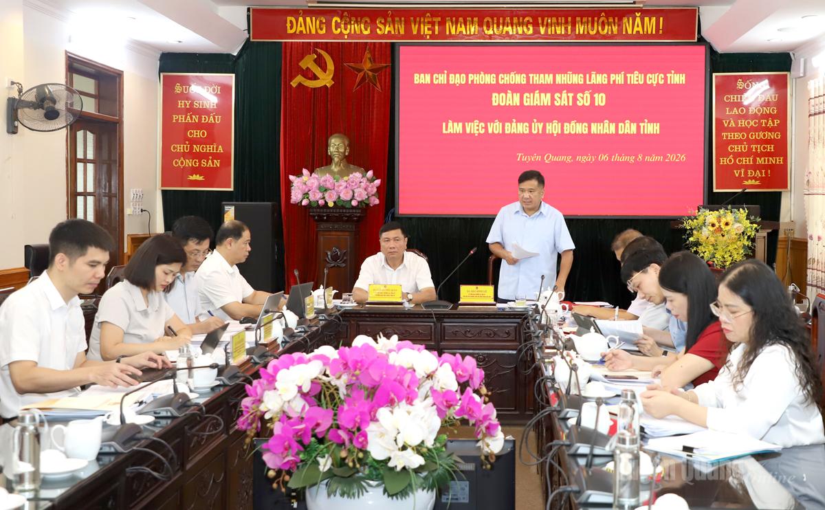 Quang cảnh buổi làm việc.