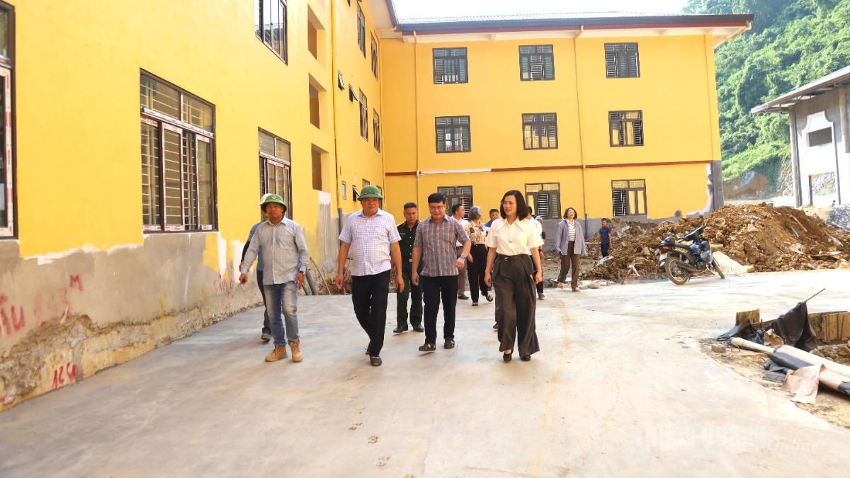 Tổ giám sát Vụ Địa bàn II, Cơ quan Ủy ban Kiểm tra Trung ương giám sát thực tế tiến độ thi công dự án Trường Phổ thông nội trú liên cấp Tiểu học và THCS Minh Tân.