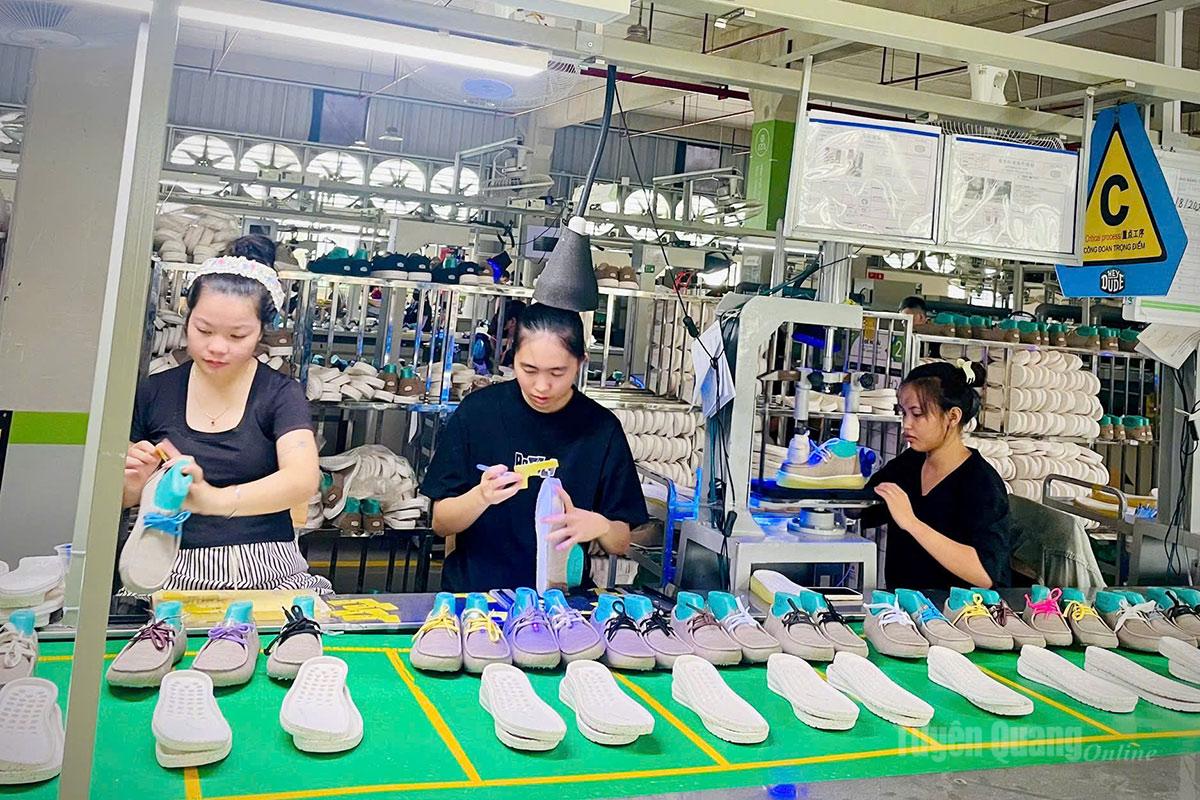 Công ty TNHH Victory Sporting Goods Tuyên Quang, xã Yên Sơn chuẩn hóa quy trình sản xuất, chứng từ, đáp ứng điều kiện cấp C/O xuất khẩu.