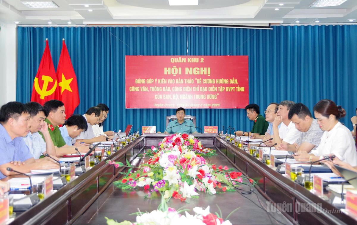 Các đại biểu dự hội nghị tại điểm cầu Bộ CHQS tỉnh Tuyên Quang.