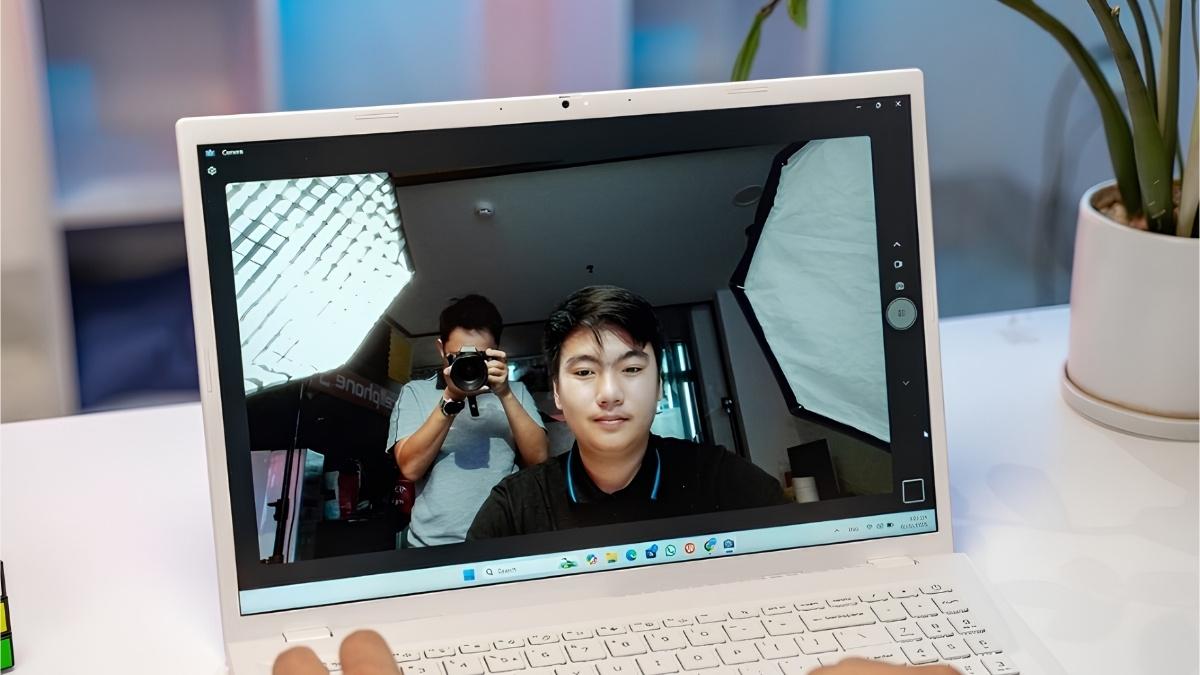 Màn hình laptop gaming hiển thị hình ảnh sắc nét