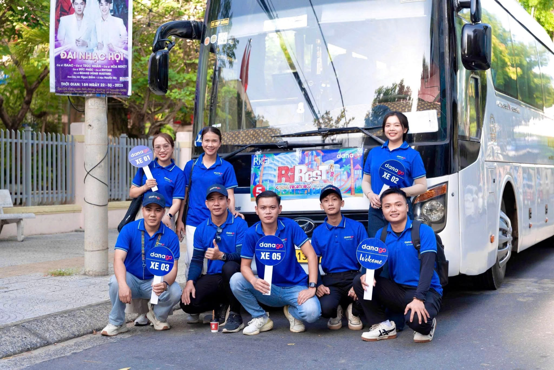 Đội ngũ DANAGO luôn đồng hành cùng du khách bằng sự tận tâm và chuyên nghiệp.