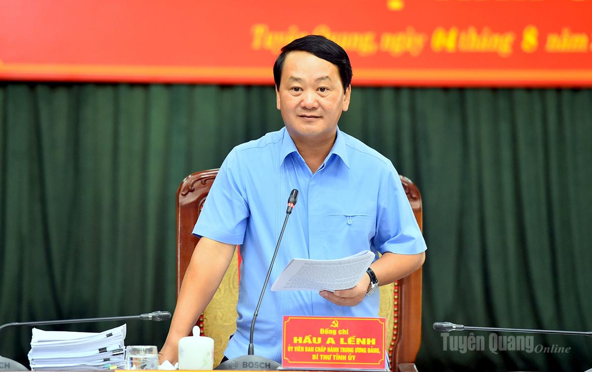 Đồng chí Bí thư Tỉnh ủy Hầu A Lềnh phát biểu kết luận hội nghị.