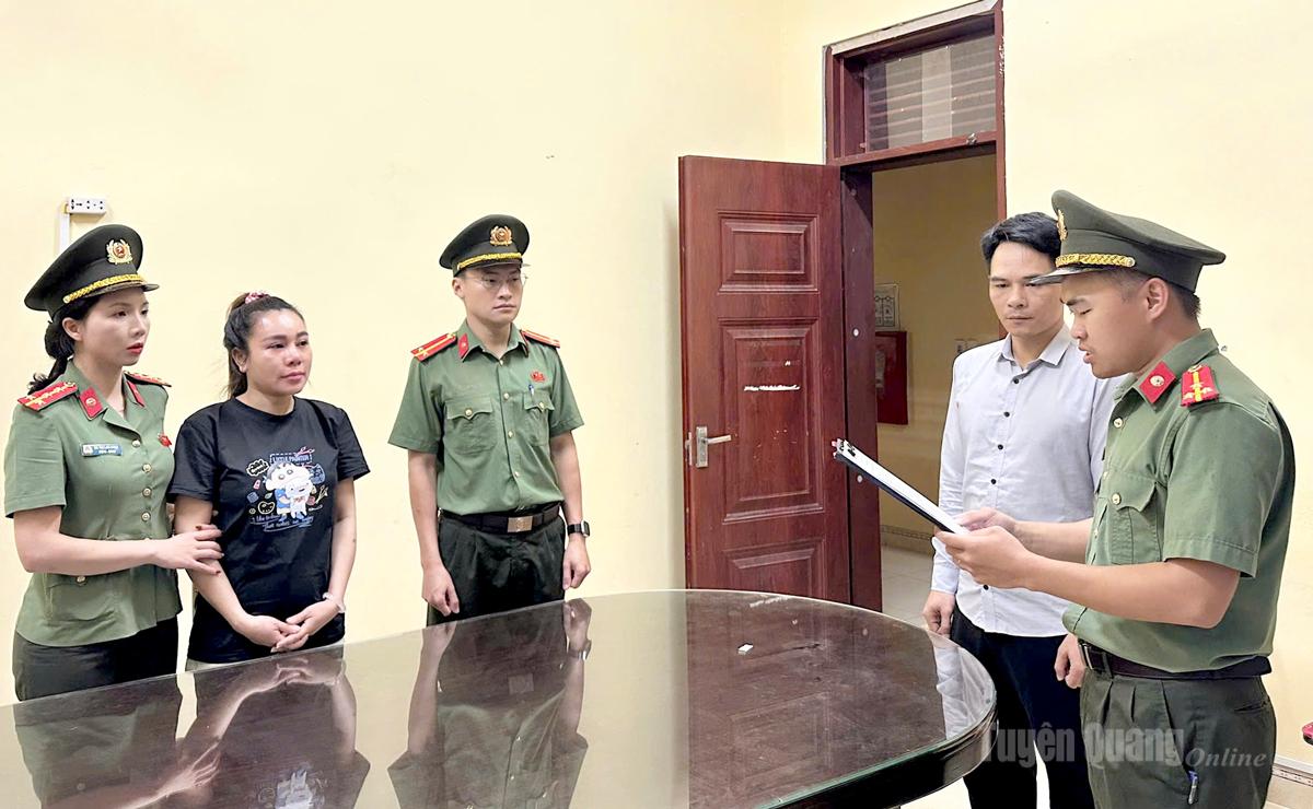 Cơ quan An ninh điều tra, Công an tỉnh Tuyên Quang tống đạt quyết định khởi tố vụ án, khởi tố bị can, thi hành Lệnh bắt bị can để tạm giam đối với Hà Thị Thu Hiền.