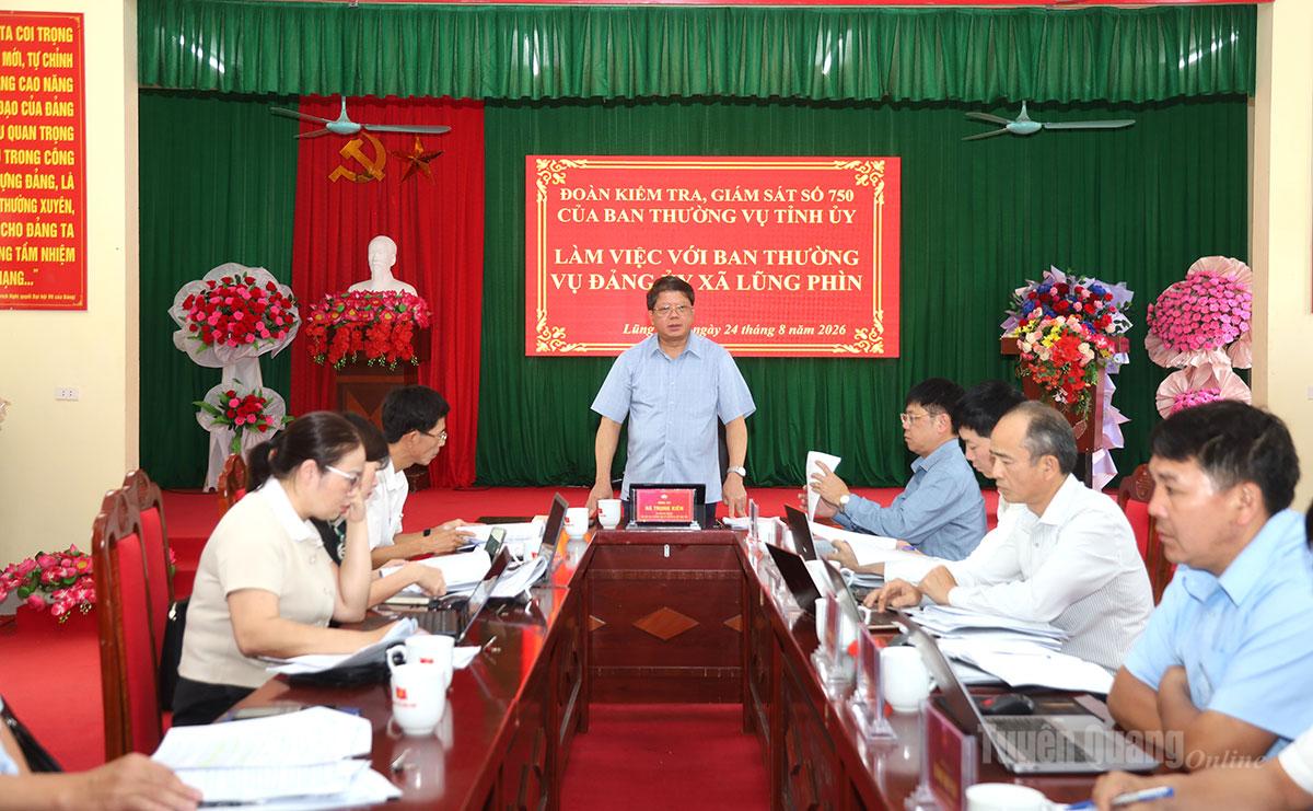 Đồng chí Hà Trung Kiên, Ủy viên Ban Thường vụ Tỉnh ủy, Phó Chủ tịch Thường trực Ủy ban MTTQ Việt Nam tỉnh Tuyên Quang phát biểu kết luận tại buổi làm việc.