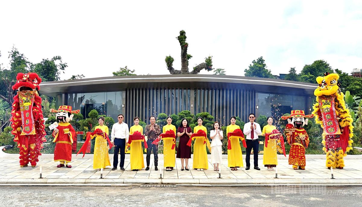 Nghi thức cắt băng khai trương Phòng Bán hàng dự án Khu đô thị Thời đại ven sông Times Riverside.