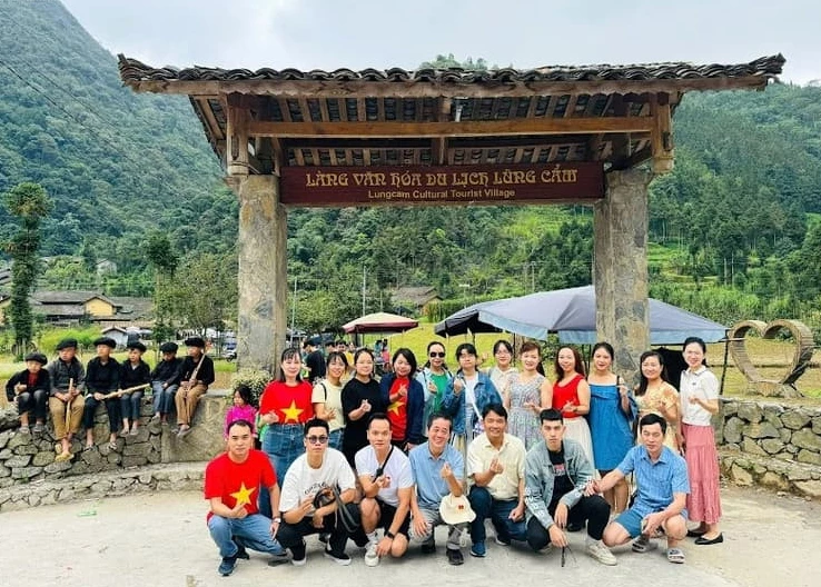 Lung Cam Village attracts a lot of visitors (photo: Internet)