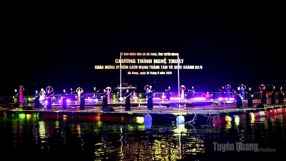 Tiết mục “Nà Hang em hẹn ngày về”.