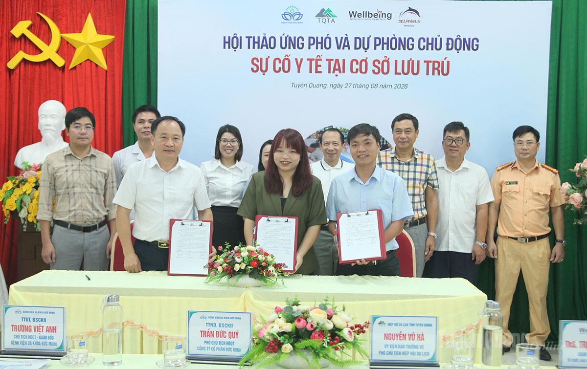 Ký kết biên bản ghi nhớ hợp tác giữa 3 đơn vị tại hội thảo.
