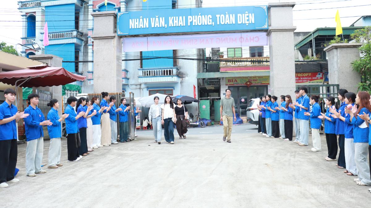 Phân hiệu Đại học Thái Nguyên tại Hà Giang tổ chức đón tiếp tân sinh viên đến nhập học.