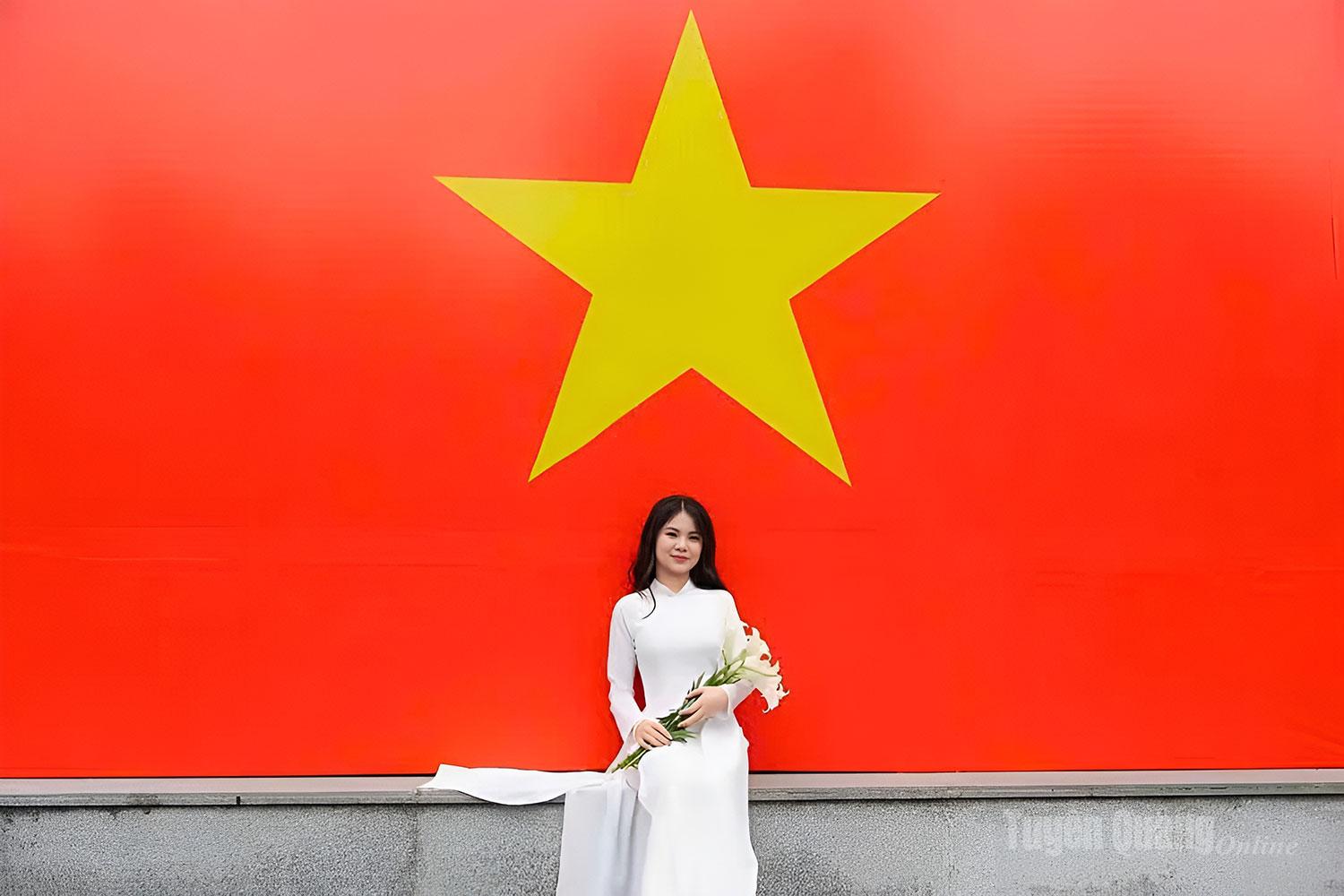 Màu cờ tôi yêu.