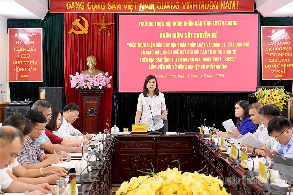 Đồng chí Phạm Thị Minh Xuân, Ủy viên Ban Thường vụ Tỉnh ủy, Phó Chủ tịch HĐND tỉnh chủ trì buổi làm việc.