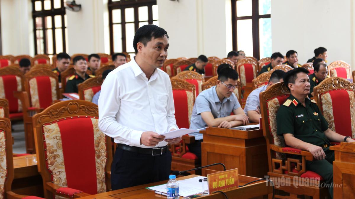Đồng chí Phó Chủ tịch UBND tỉnh Đỗ Anh Tuấn phát biểu tại hội nghị.