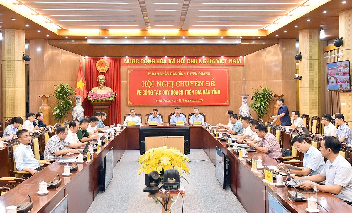 Các đại biểu dự Hội nghị tại điểm cầu UBND tỉnh.