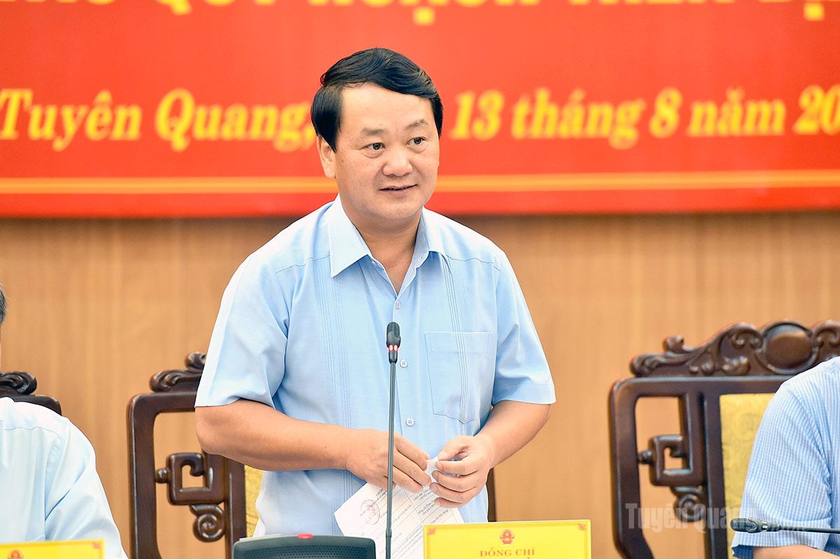 Đồng chí Bí thư Tỉnh ủy Hầu A Lềnh phát biểu tại hội nghị.